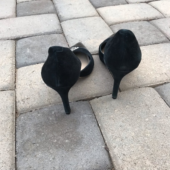 VINCE CAMUTO black & white pointed toe heels - Picture 6 of 8